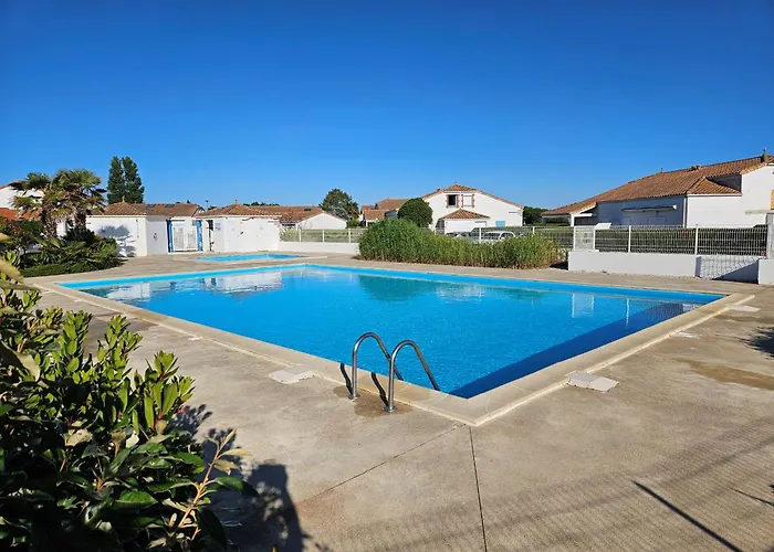Maisonnette Confortable Avec Piscine Privee Et Parking - Fr-1-476-166 *